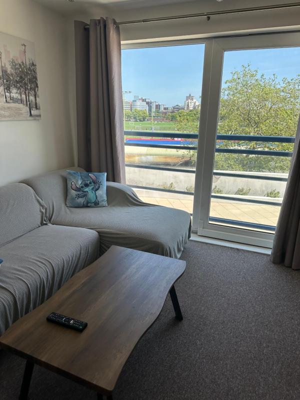Gunwharf Quays Harbour Apartments - image 17