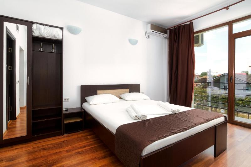 Double Room image 3