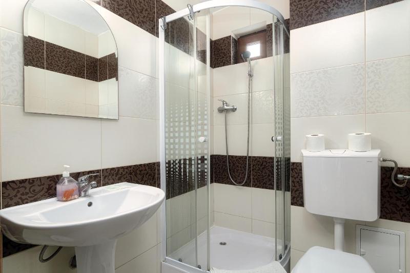 Double Room image 2