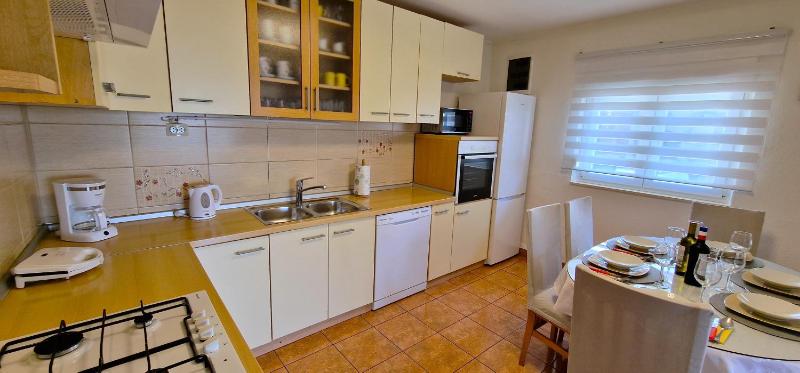 Sunny Holiday House with pool - image 50