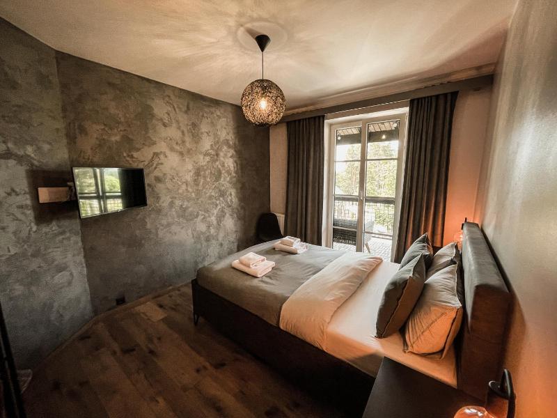 Double Room with Shared Bathroom image 3