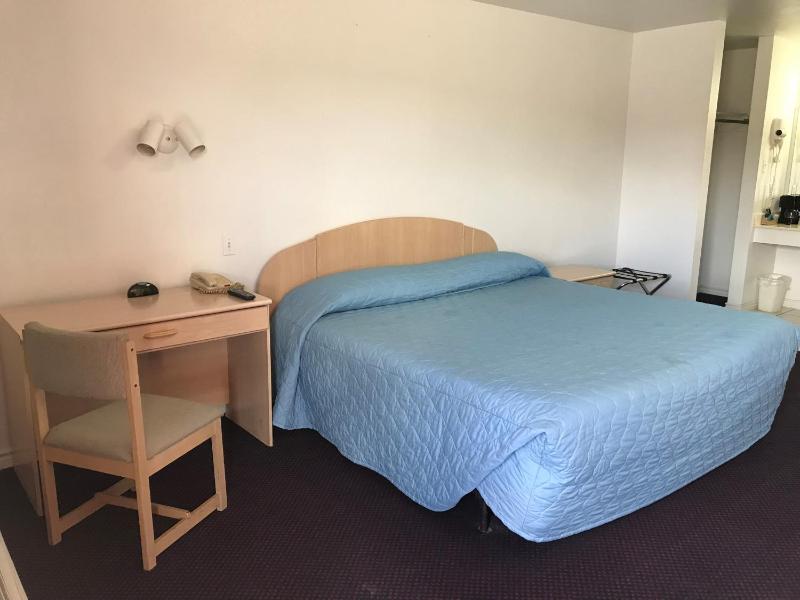 King Room - Non-Smoking image 3