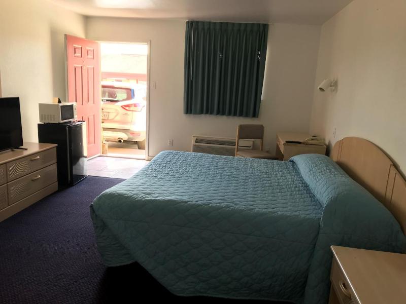 King Room - Non-Smoking image 2