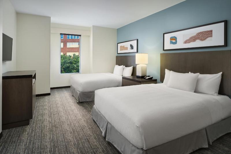 One-Bedroom Suite with Two Queen Beds image 2