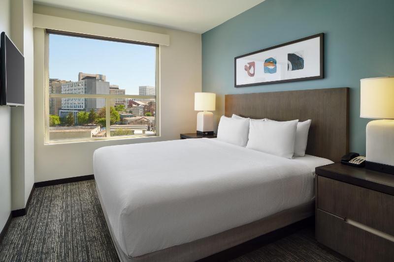 One-Bedroom King Suite image 4