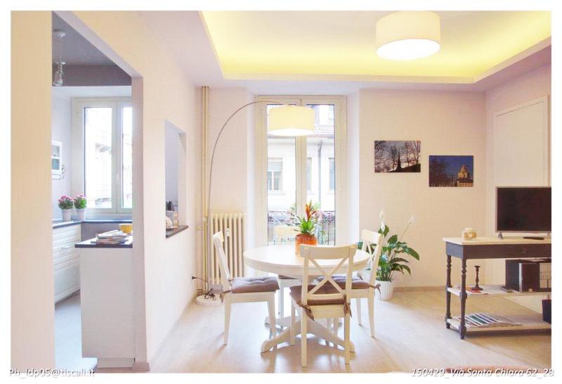 Santa Chiara Apartment by Home4holidays - image 1