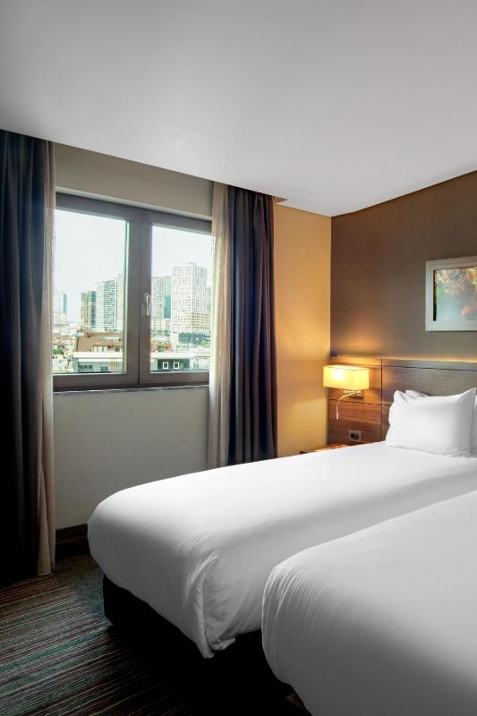 Standard Room with Two Single Beds image 3