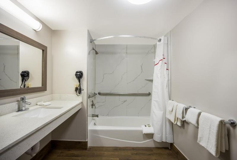Deluxe King Room Disability Access Smoke Free image 2