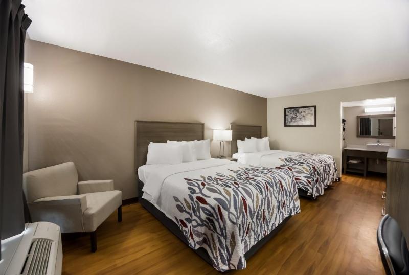 Deluxe Room with Two Queen Beds Smoke Free image 1