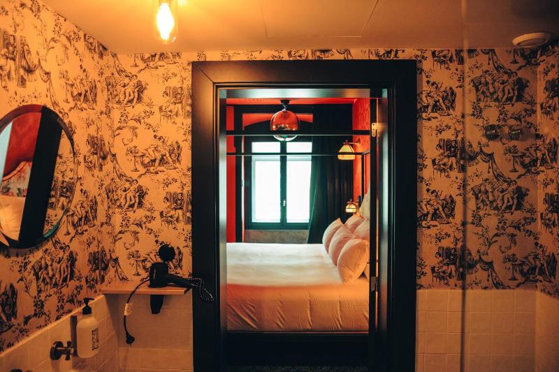 Pensão Amor Madam's Lodge - image 16