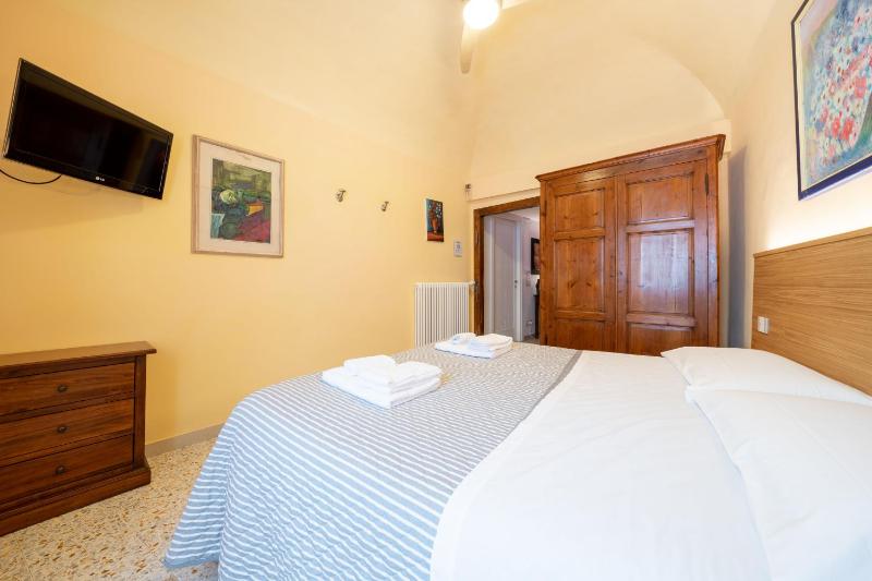 Double Room with Private External Bathroom image 2