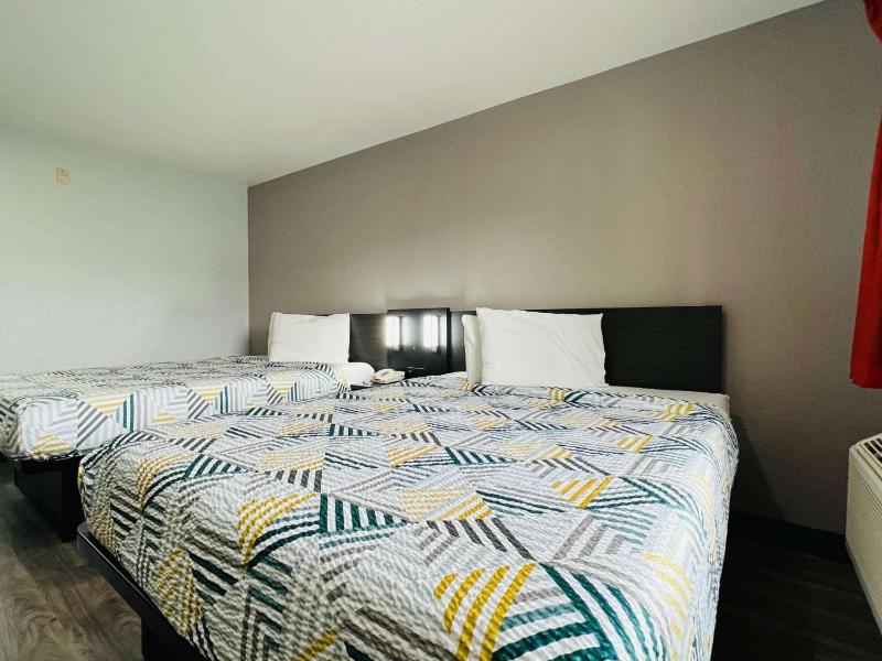 Queen Room with Two Queen Beds image 1