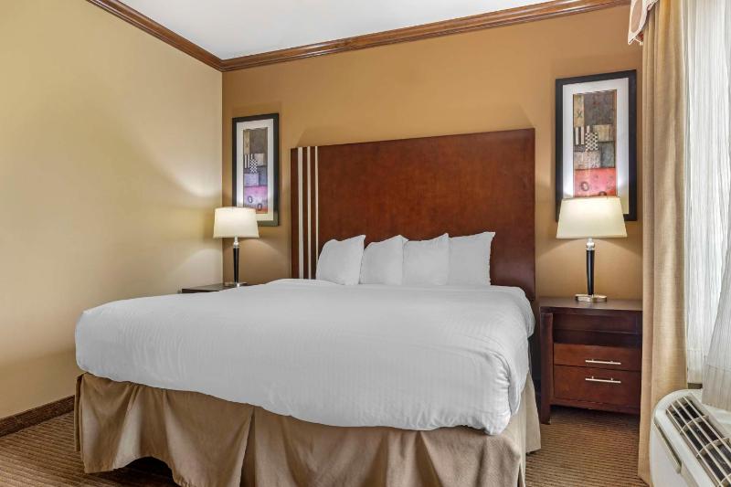 Two-Bedroom King Suite with Two King Beds and Sofa Bed - Non-Smoking image 4