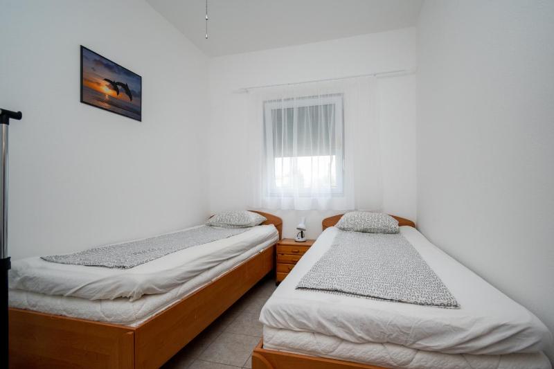 Apartments with parking space Vir - 12692 - image 27