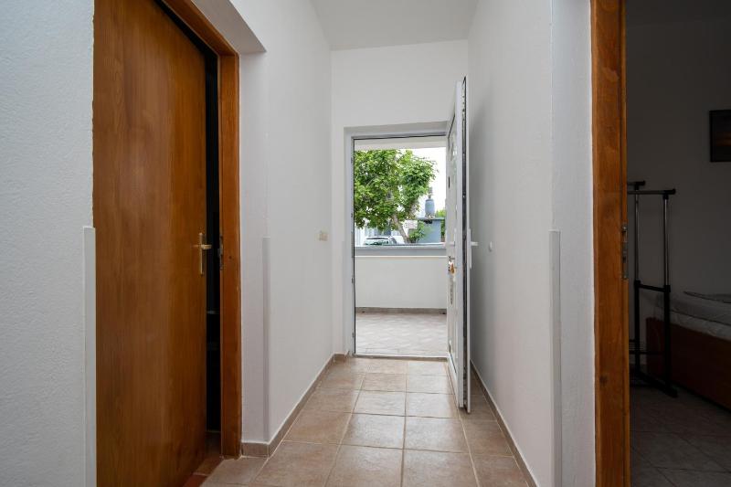 Apartments with parking space Vir - 12692 - image 9