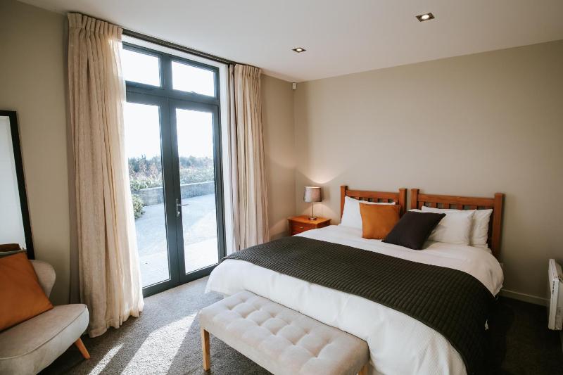 Mt Gold Retreat - Sleeps 8 - Spa Pool - Tennis Court - image 17