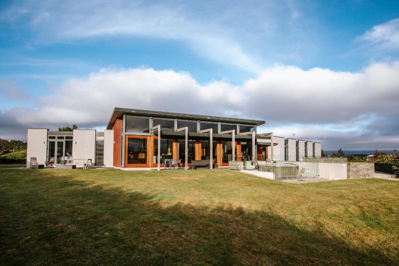Mt Gold Retreat - Sleeps 8 - Spa Pool - Tennis Court - image 11