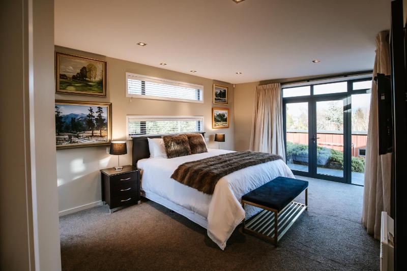 Mt Gold Retreat - Sleeps 8 - Spa Pool - Tennis Court - image 10