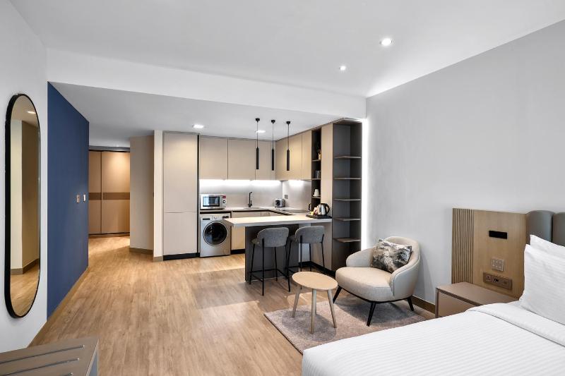 Deluxe Studio with 1 King Bed - City View - Includes 20% Off Food & Beverage image 1