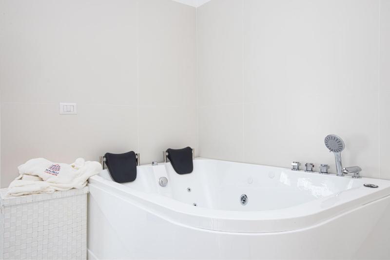 Pupatella Luxury Suite - image 3