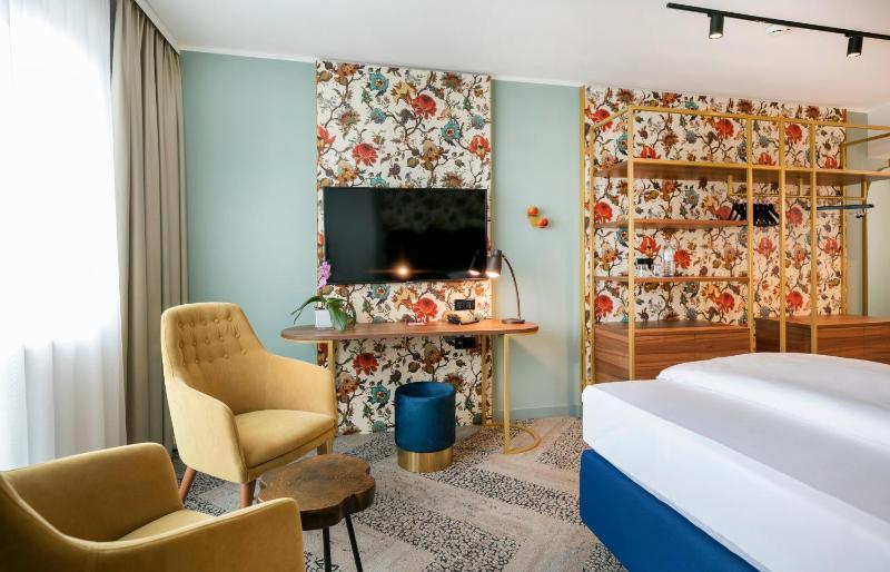 Deluxe Double Room image 3
