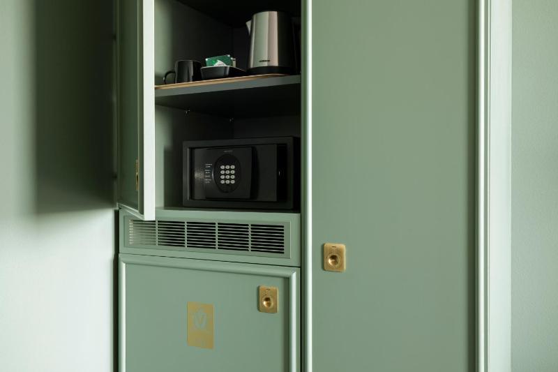 Standard King Room image 4