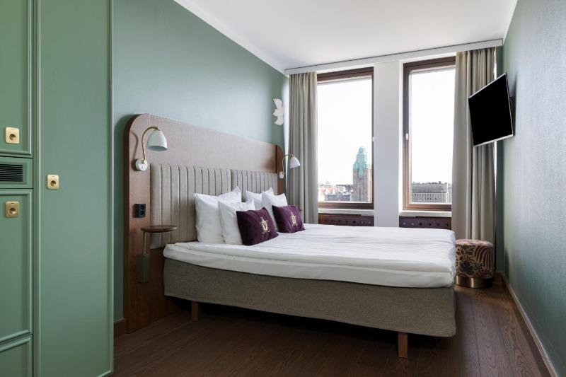 Standard King Room image 1