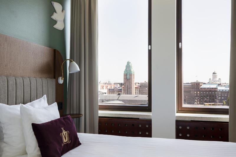 Standard King Room image 3