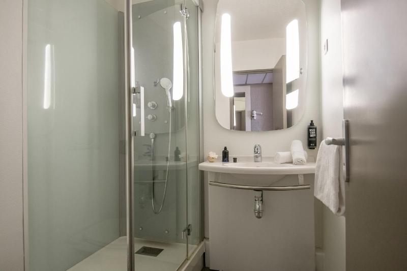 Standard Double Room image 4