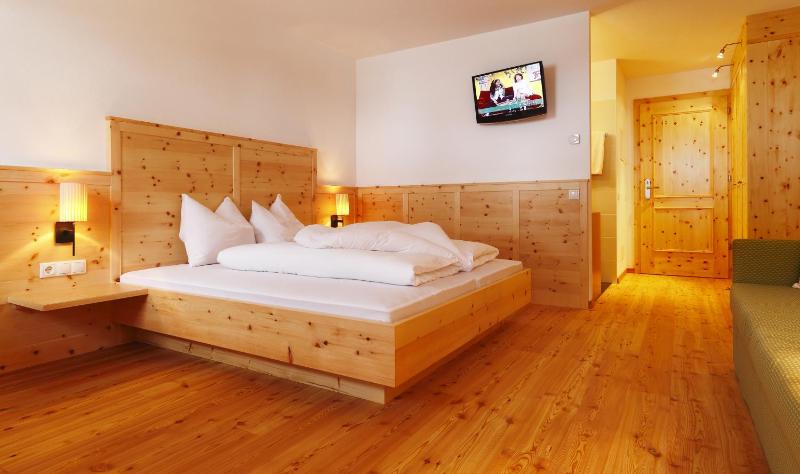 Dependence Deluxe Double Room image 2