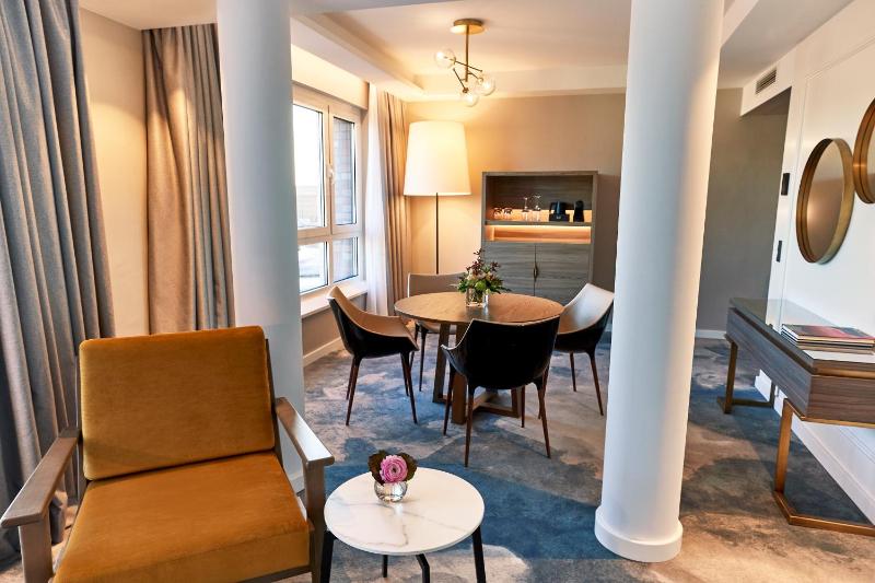 Deluxe Suite image 4