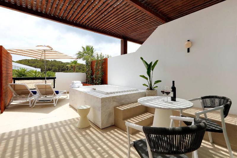 Junior Suite Jacuzzi Terrace image 1