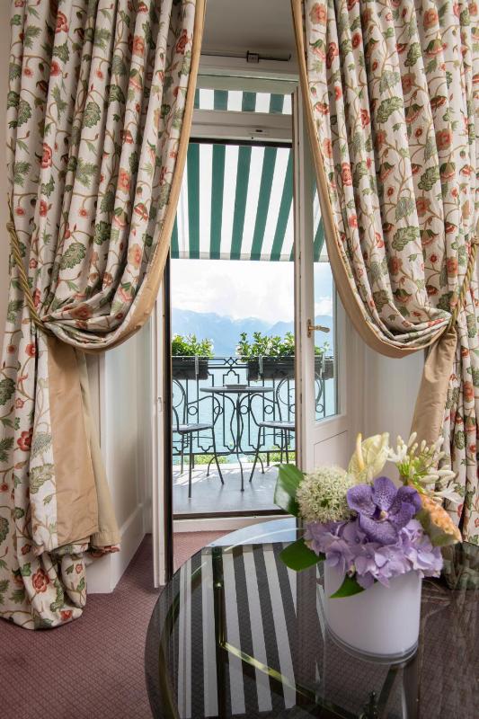 Junior Suite with Lake View image 3