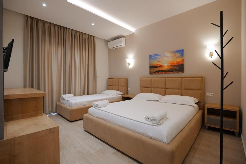 Triple Room with Sea View image 1