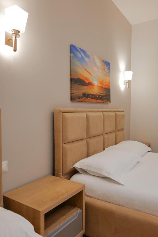 Triple Room with Sea View image 3