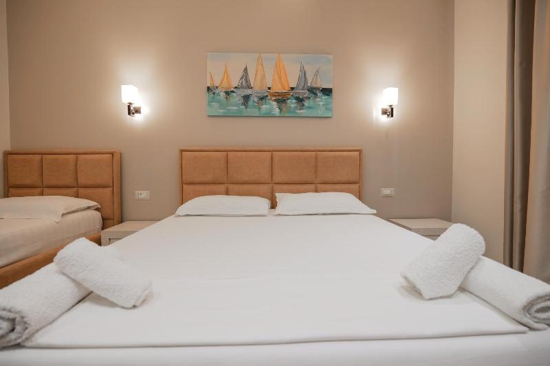 Standard Double Room image 3
