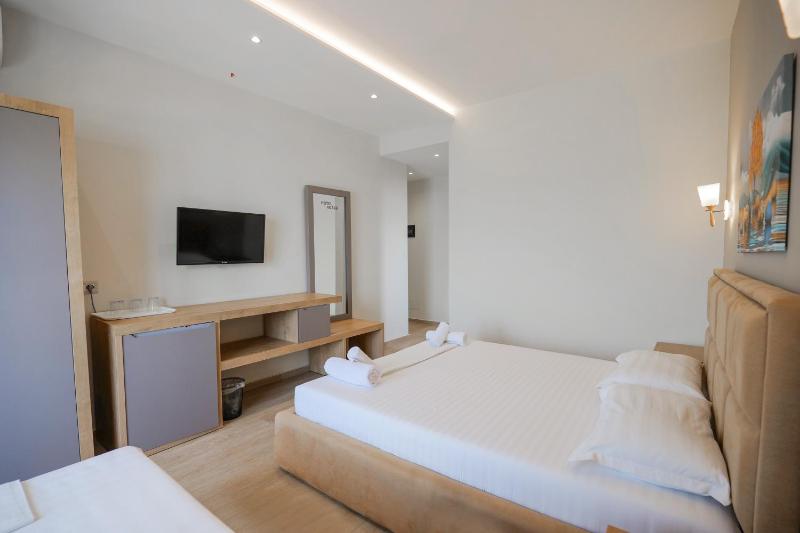 Standard Triple and Double Room image 3