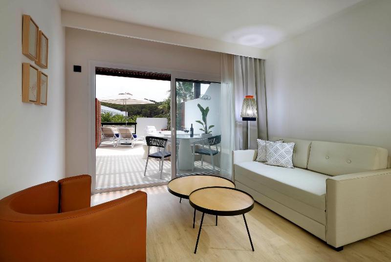 Junior Suite Jacuzzi Terrace image 3