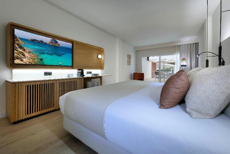 Junior Suite Jacuzzi Terrace image 4