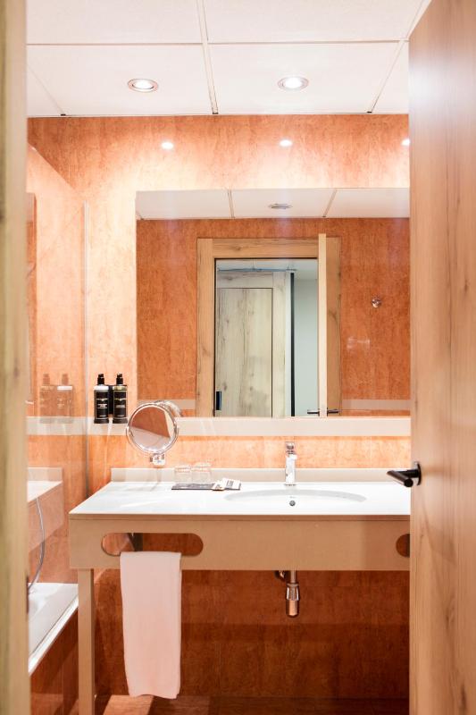 Family Room (2 Adults + 2 Children) image 3