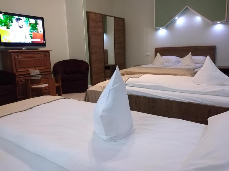 Quadruple Room image 4