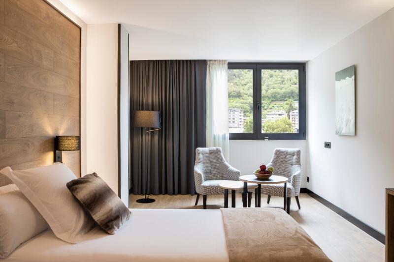 Double or Twin Room with Mountain View image 4