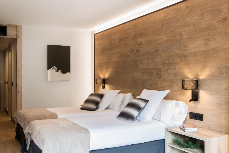 Double or Twin Room with Mountain View image 3