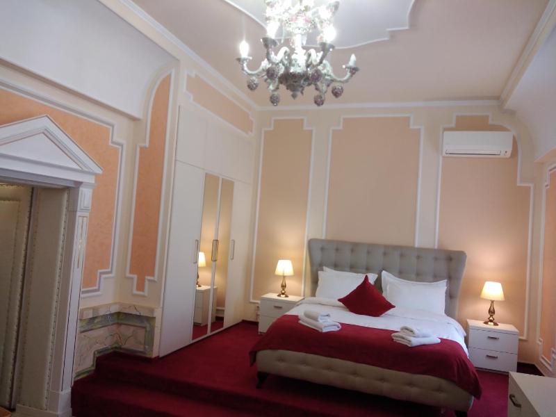 Deluxe Double Room image 3