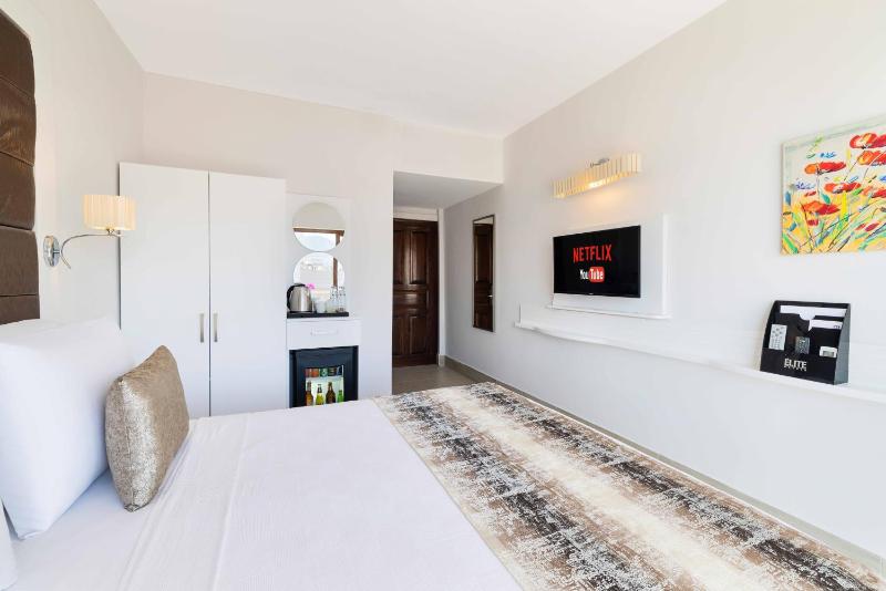 Standard Double Room image 4