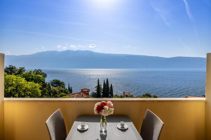 Superior Double Room with Lake View image 1