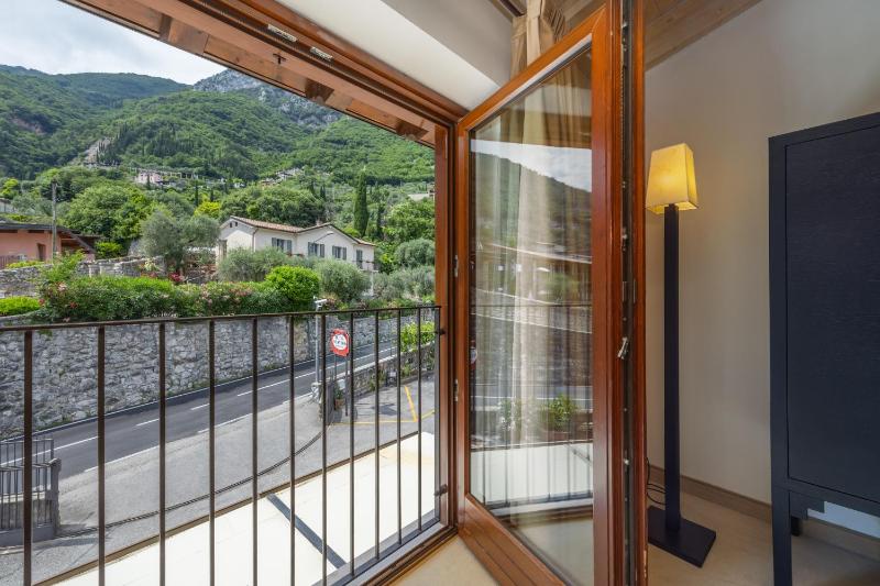 Deluxe Room with Street View image 2