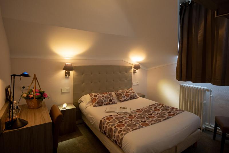 Double Room image 1