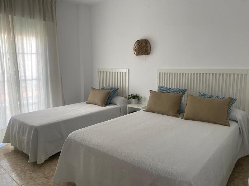 Superior Triple Room image 4