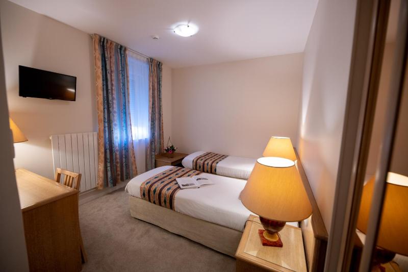 Twin Room image 1